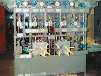 Стойка управления системой сухих газодинамических уплотнений изготовленная в составе работ по реконструкции компрессора 43ЦКО-160/15 для Сызранского НПЗ НК ЮКОС.